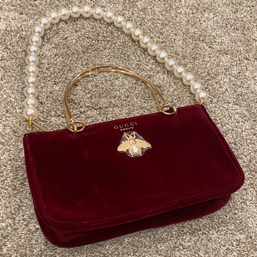 GWP Gucci Beauty Red Velvet Bag with Pearl and Gold Handles NWOT - Picture 2 of 8